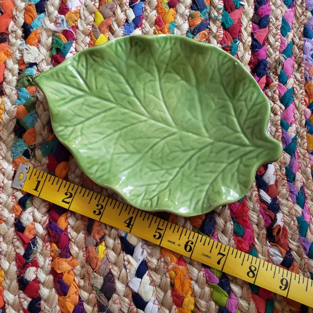 Leaf Shaped Ceramic Dish - Picture 4 of 4